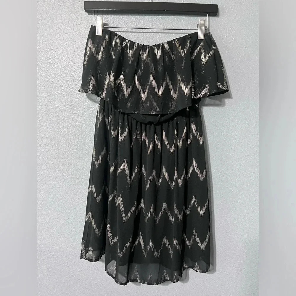 Everly Black & Gold Strapless Dress Sz MED Lined Wedding Party Date Night EUC